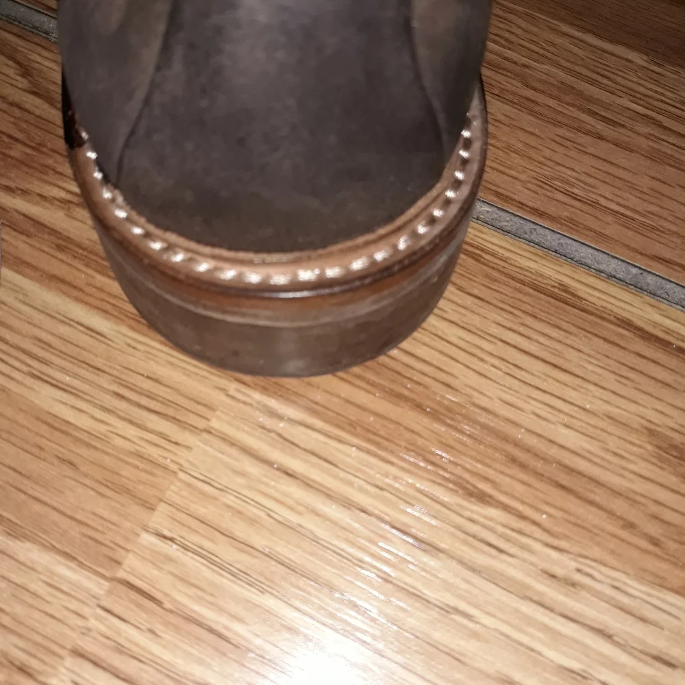 Donald Pliner mens handmade brown unfinished leather loafers. Size 10